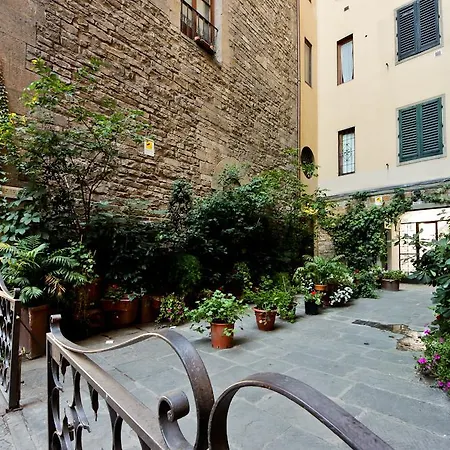 アパート Ponte Vecchio Tower *